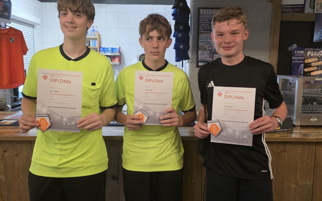 Jeugspelers halen scheidsrechtersdiploma!